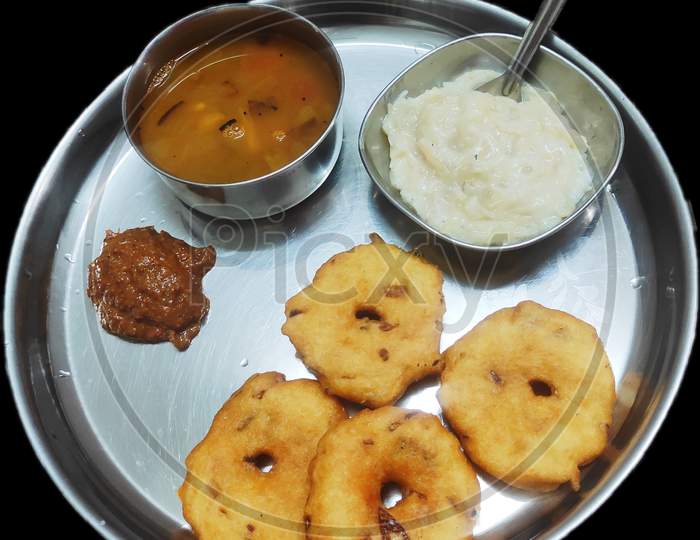 Vada with sambar and pudhina or mint chutney