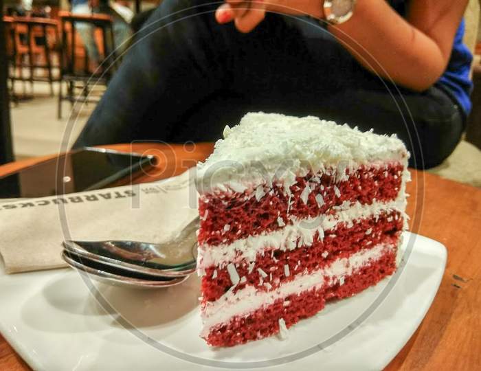 Red valvet cake starbucks cake