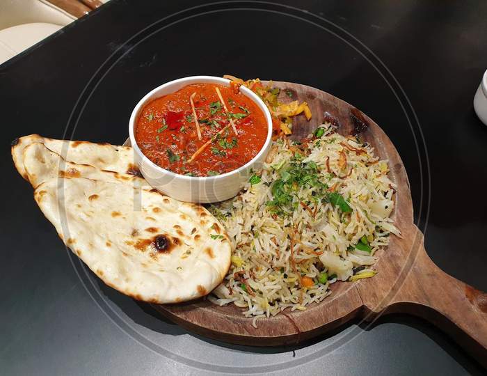 Tandorri rotu and fried rice with schewan chatni