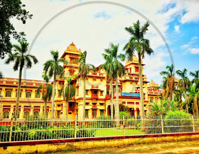 The central library of Banaras Hindu University (B.H.U)