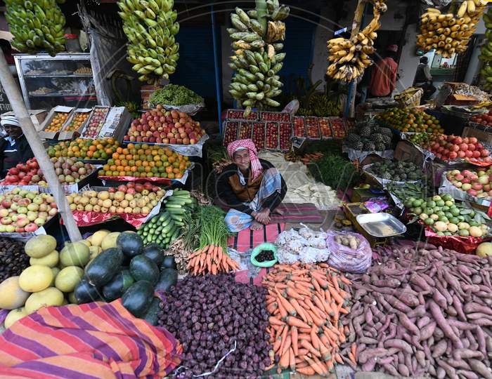 Vendors sells fruits in Market