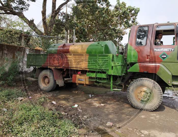 Military water tanker (truck)