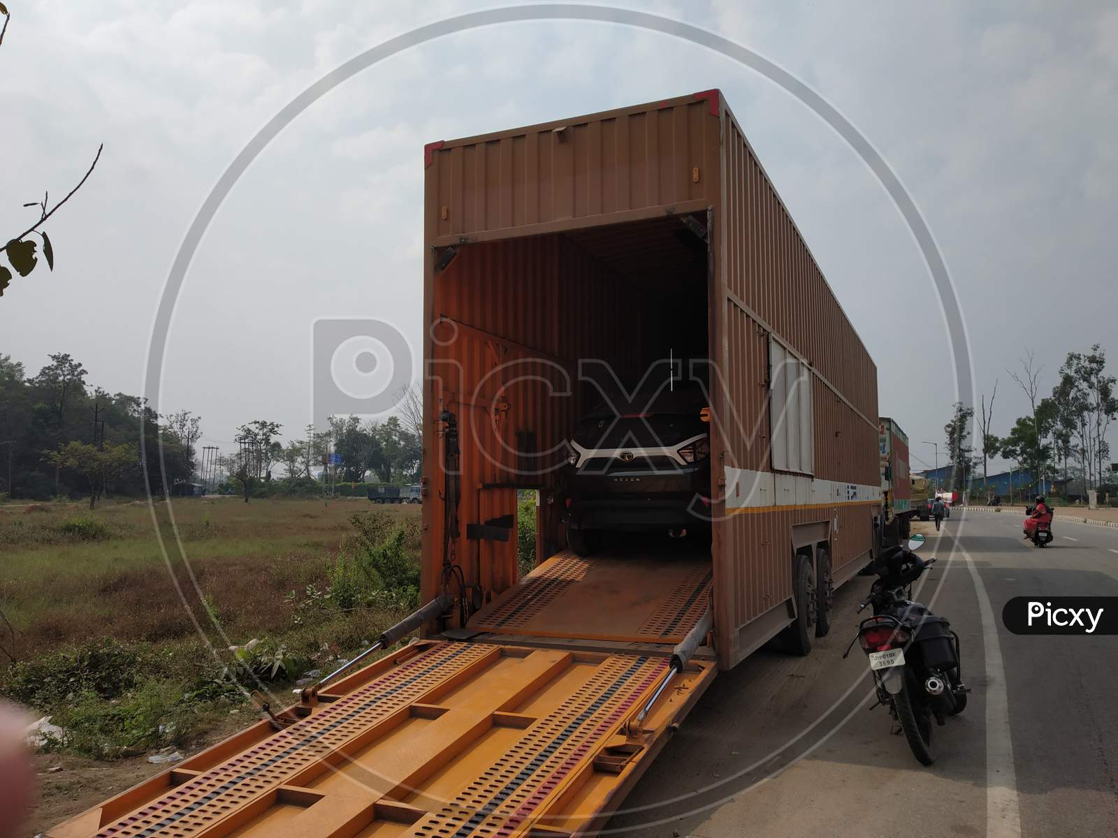 Long truck (container)
