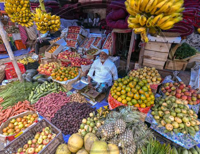Vendors sells fruits in Market