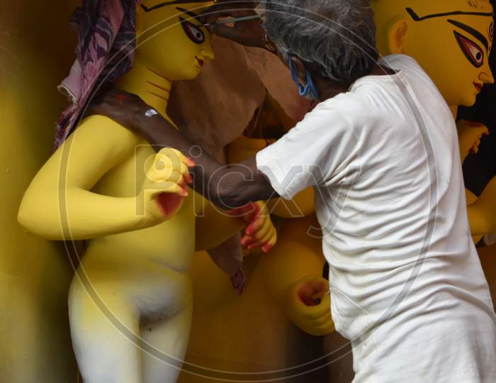 Making of durga idol in kumartuli, kolkata