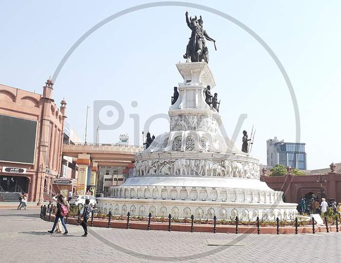 statue of maharaja ranjit singh