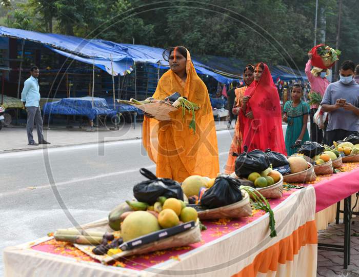 devotees going on the bank of river falgu in Bodhgaya on the occasion of Chhath puja