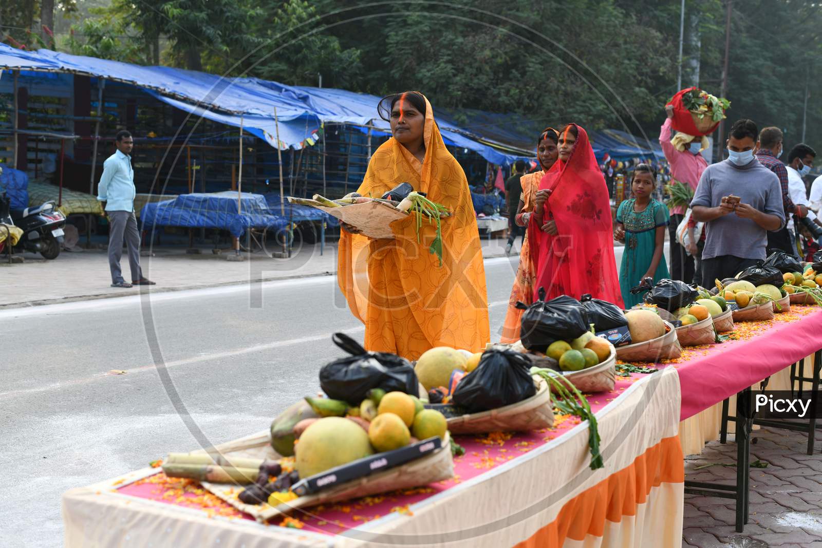 devotees going on the bank of river falgu in Bodhgaya on the occasion of Chhath puja