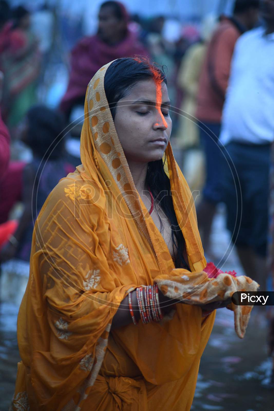 Bodhgaya 21 nov 2020- Hindu Devotees  Offering prayers