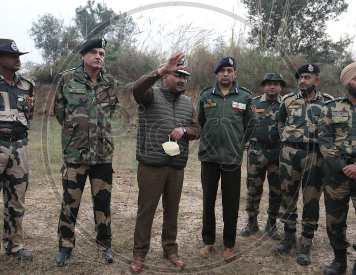 Police officers and Bsf inquire an underground tunnel near the international border in Samba sector, suspected to have been used by terrorists killed in a recent encounter in Nagrota, in Jammu district, Sunday, Nov. 22, 2020.
