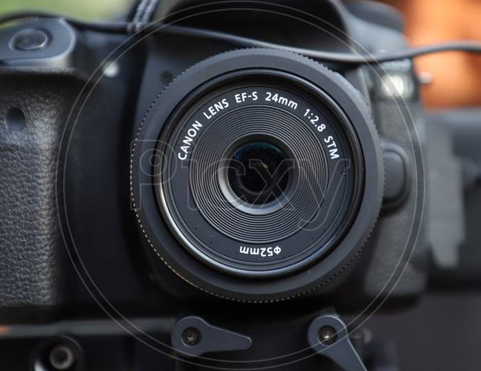 Canon 24 MM Lens