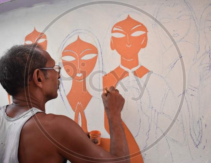 West Bengal , India November 20, 2020 : A Street Painter Drawing A Portrait Of Women , On A White Background .