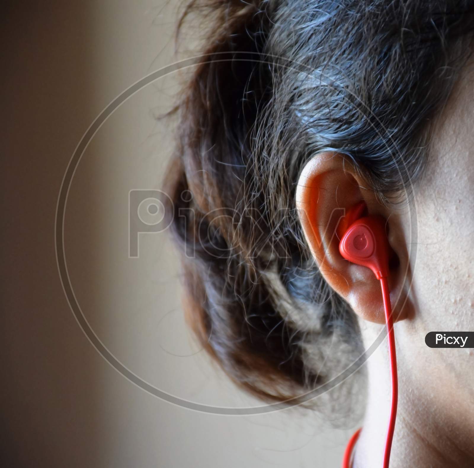 Picture Of An Indian Girl Who Wearing Red Color Earphone
