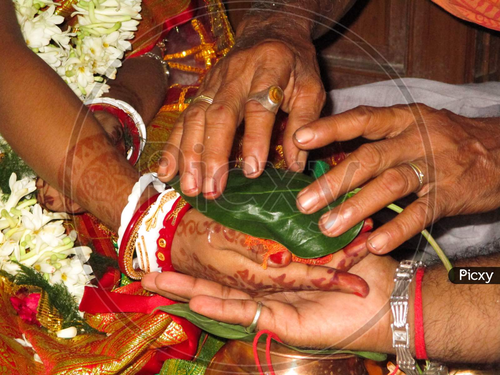 Indian Wedding Ceremony : Wedding Is An Important Part Of Our Life And Also In Indian Hindu Culture . There Are Two Hands Of A Man And A Woman Who Loves Each Other And Going To Marry .