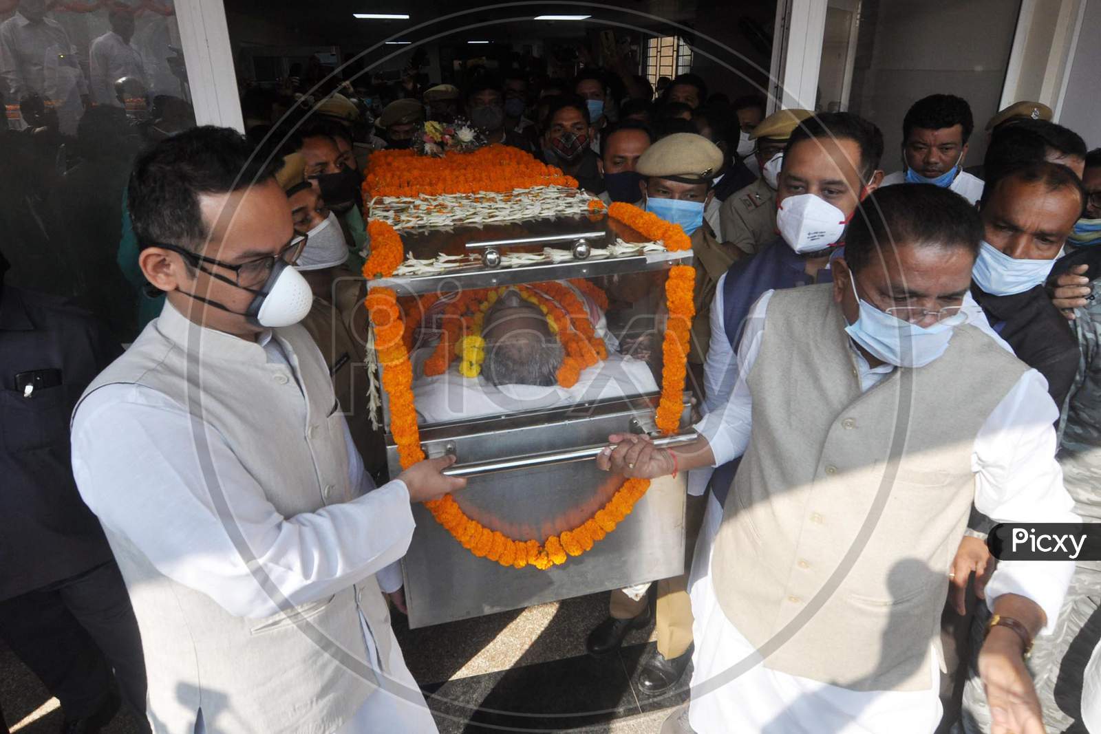 Body of former chief minister Tarun Gogoi leaving GMCH for his resident in Guwahati on Nov 24,2020.