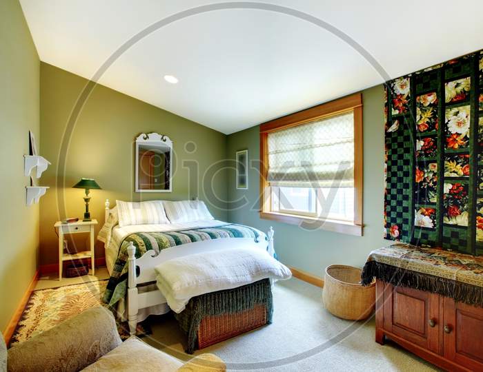Green Bedroom With Country Style