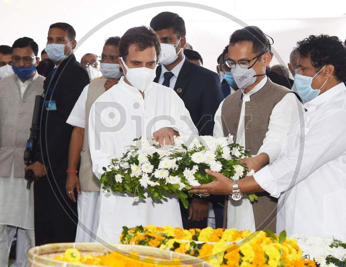 Congress leader Rahul Gandhi pay his  last rites of former Assam CM Tarun Gogoi at kalakhestra in Guwahati on November 25,2020