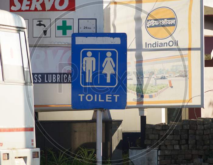 Thrissur, Kerlala, India - 11/20/2020: Toilet Sign Board In Apetrol Pump