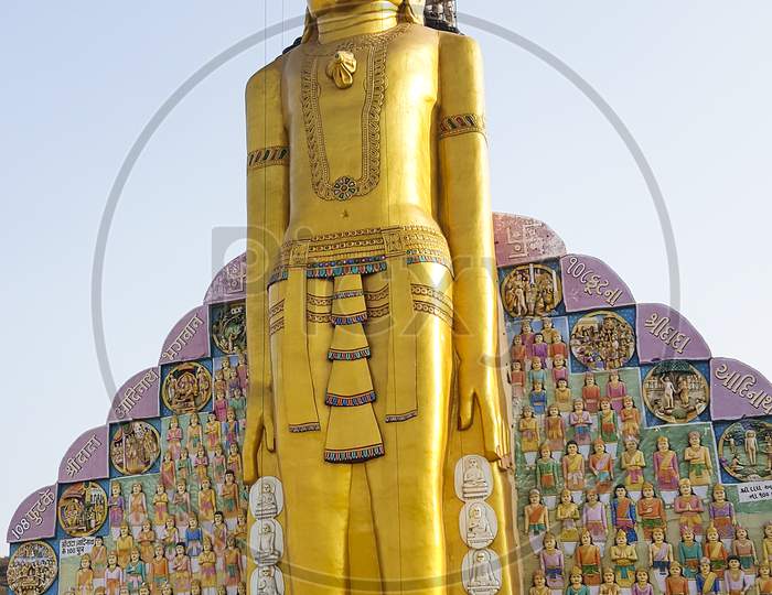 Beautiful statue of Shewatamber Jain God