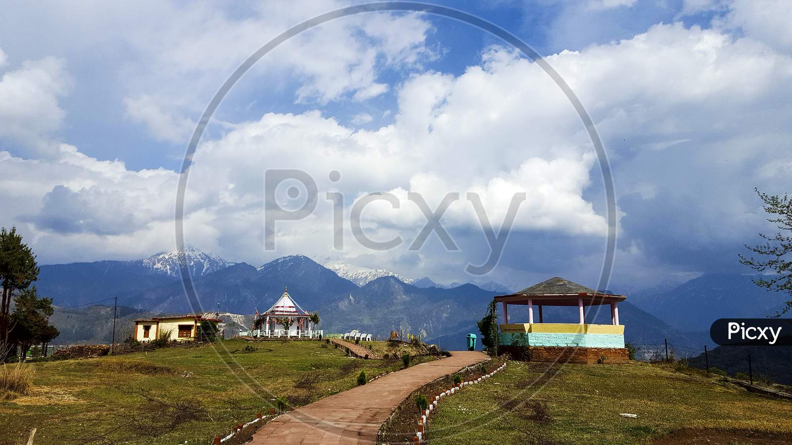 landscape view of hill and clouds at Munsyari