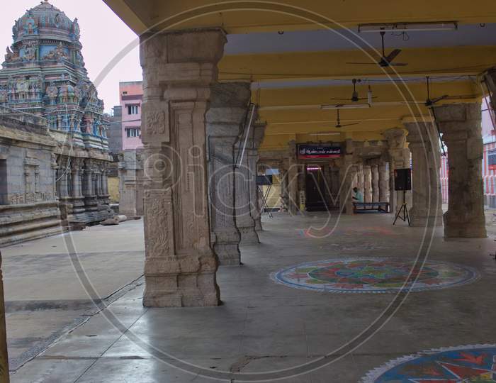 Madurai, India - November 02, 2018: A Hindu Place Of Worship. Interior Of Arulmigu Madana Gopala Sawamy Hindu Temple Located In South India. A Colorful Rangoli Inside Of A Hindu Temple