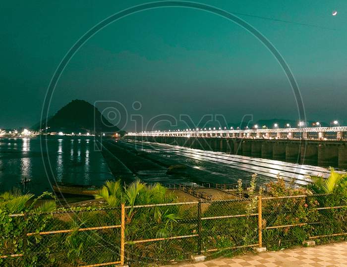 Prakasam barrage vijayawada 20 nov 2020