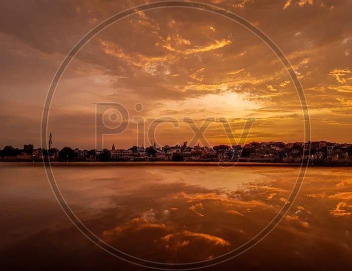 Pleasing sunset of Pushkar