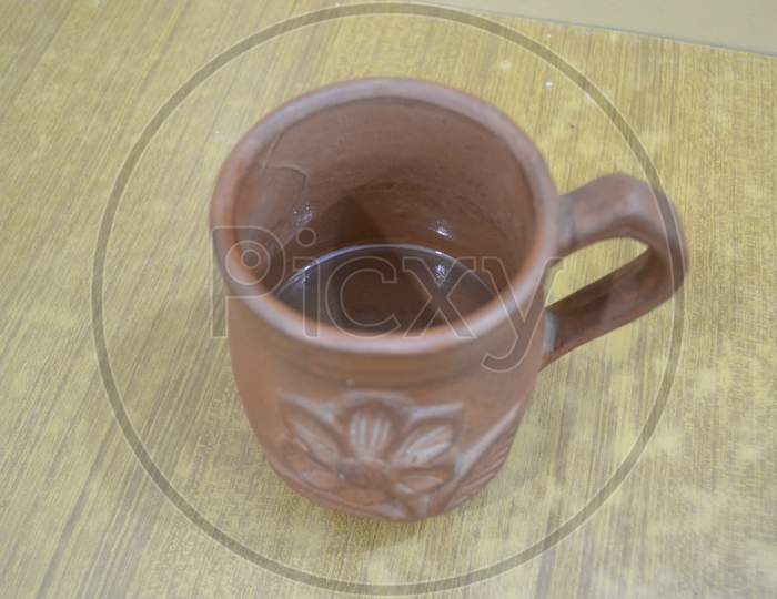 Pottery, Clay glass, flower design, Water.