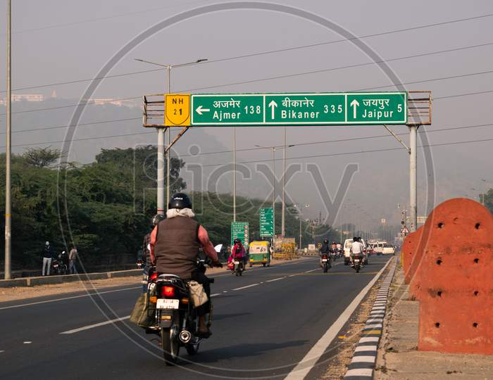 Vehicles moving on national highway NH 21 heading towards Jaipur