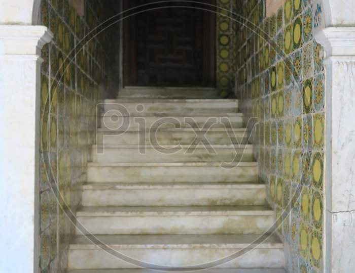 islamic architectural style door and stairs in algeria 2020