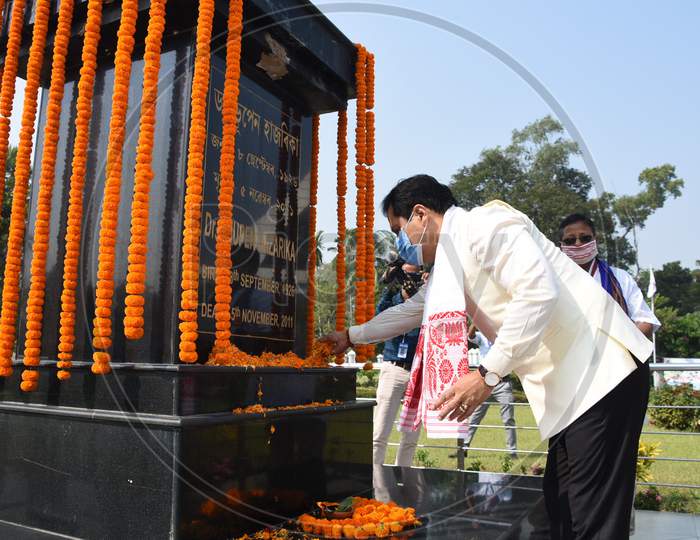 Assam Chief Minister Sarbananda Sonowal paying tribute to Bharat Ratna Dr. Bhupen Hazarika on the occasion of his 9th death anniversary at the doyen's Samadhi Kshetra at Jalukbari in Guwahati on November 5, 2020