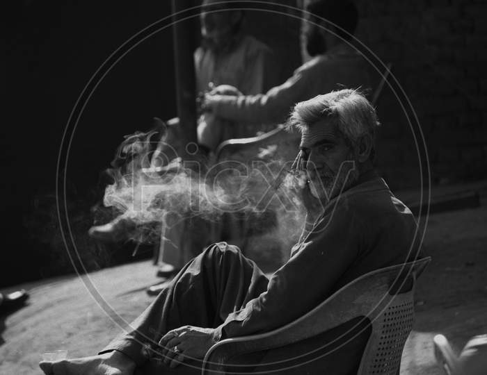 a smoking depress man