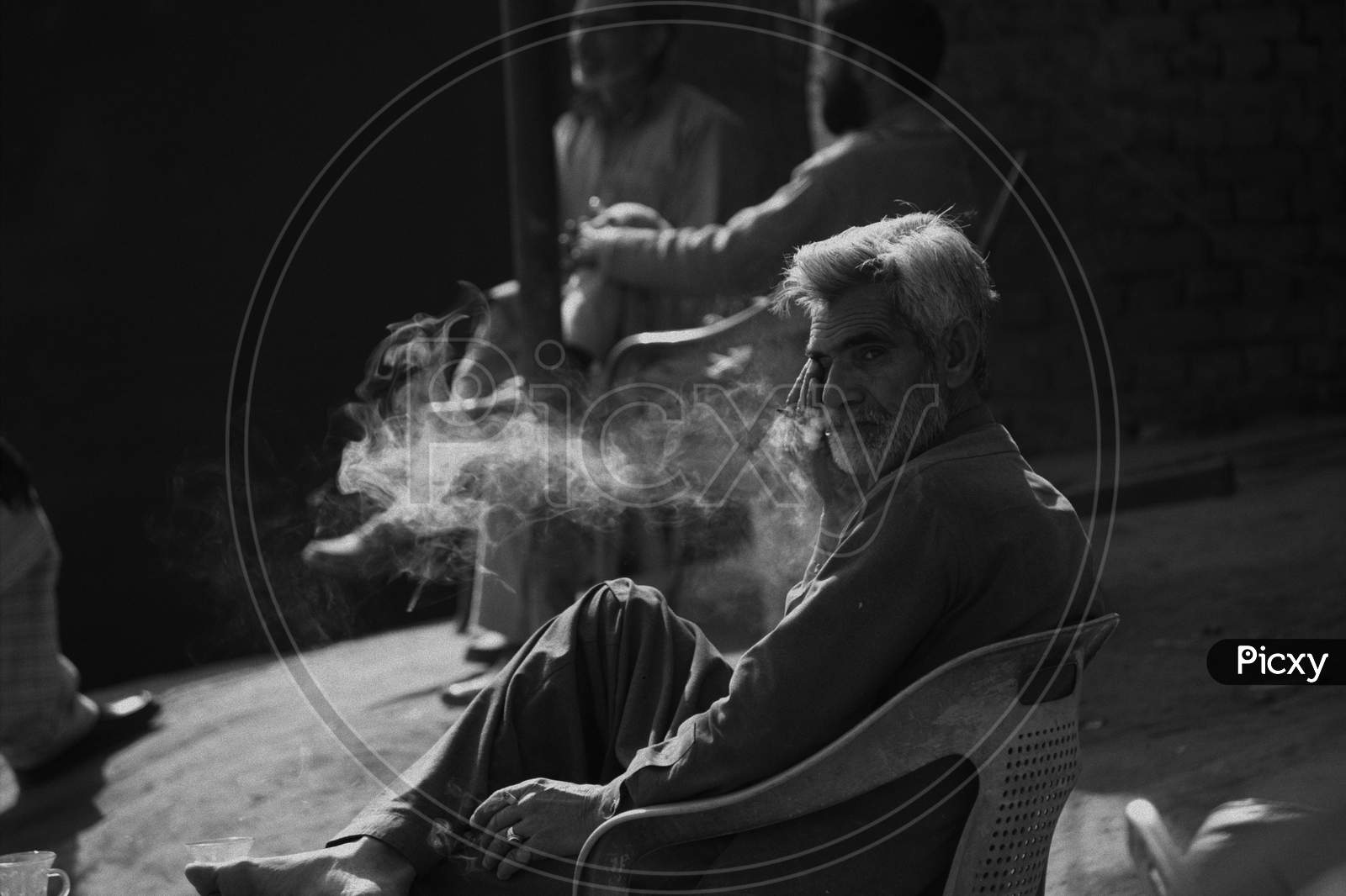 a smoking depress man