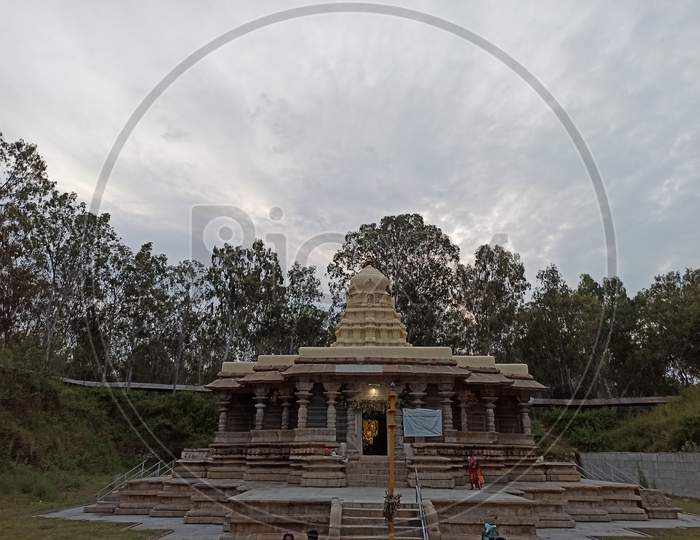 Sri Keerthinarayana temple located in Talakadu,