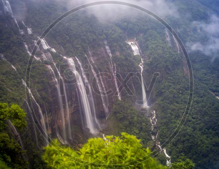 Seven Sisters Falls, Cherrapinjee