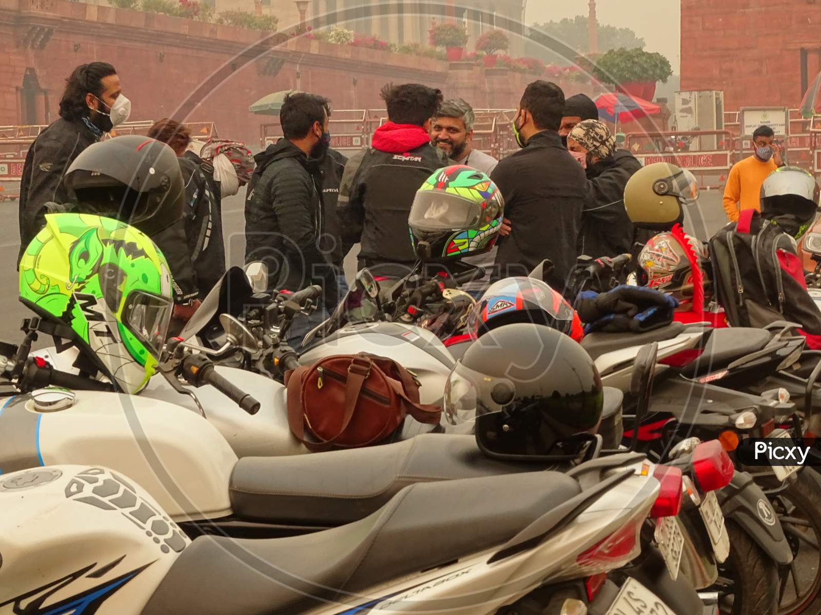 Delhi riders at India gate