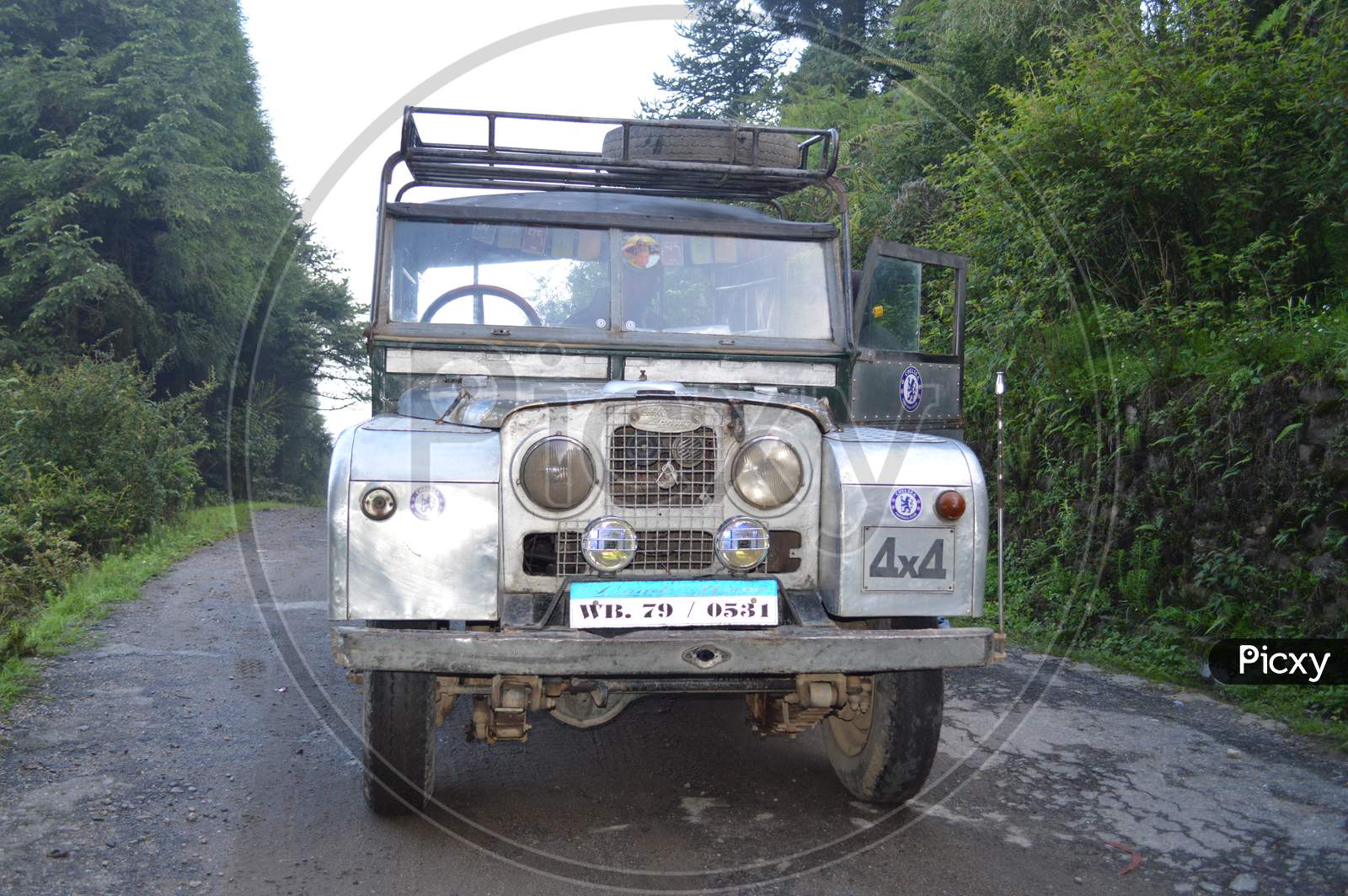 Land Rover  mountain vehicle 4*4 axle at Mountains of West Bengal