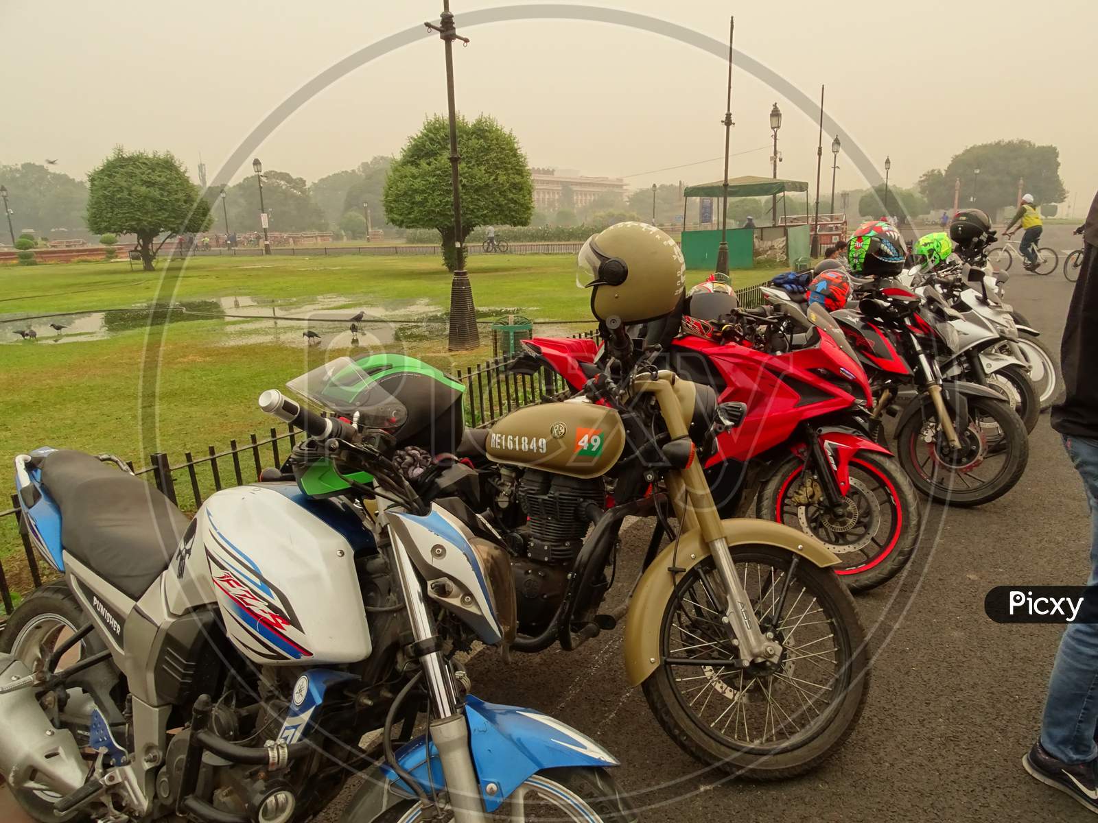 riders bikes parking at india gate
