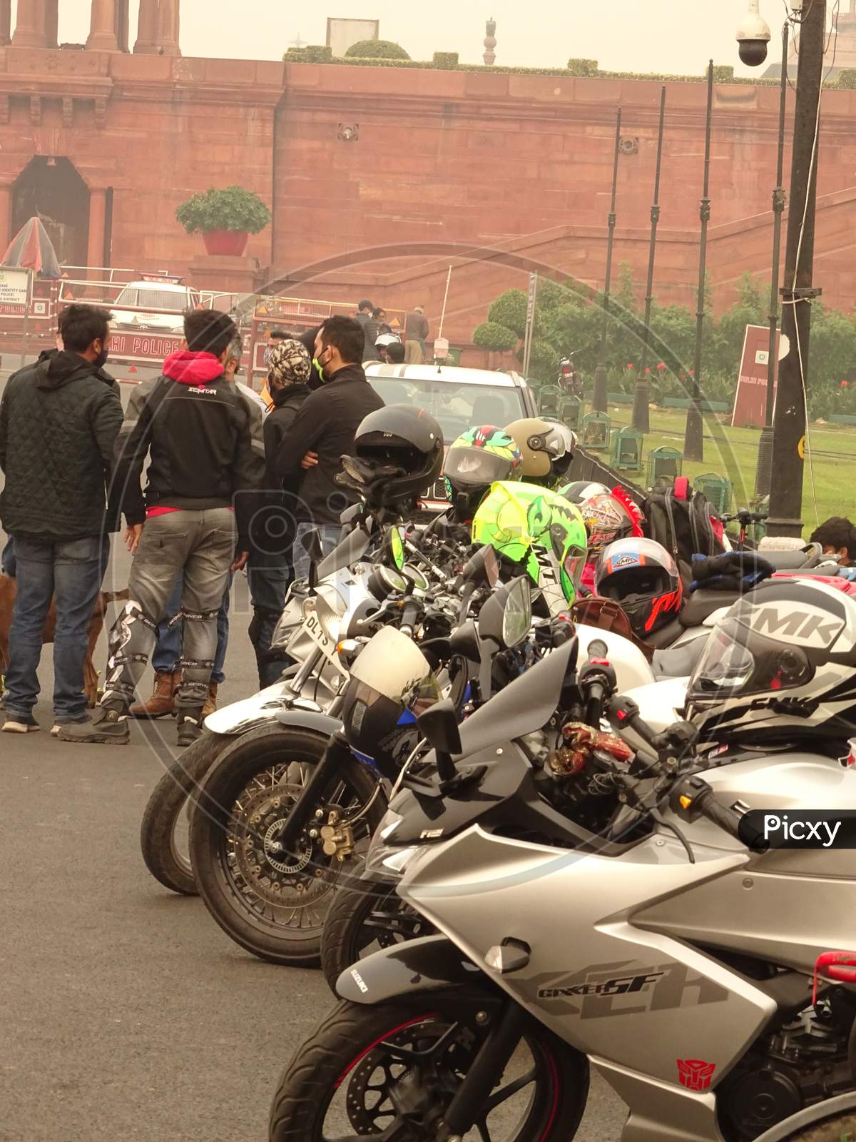 Delhi riders at India gate