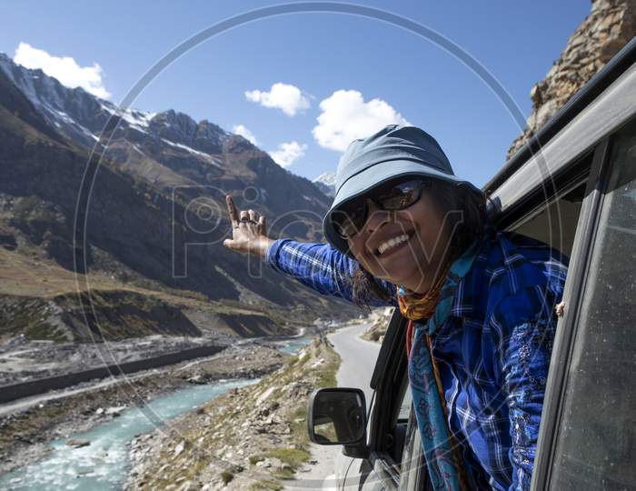 A Pretty Young Lady Enjoying The High Altitude Road Trip Along With The Chandra River In Ladakh In India.