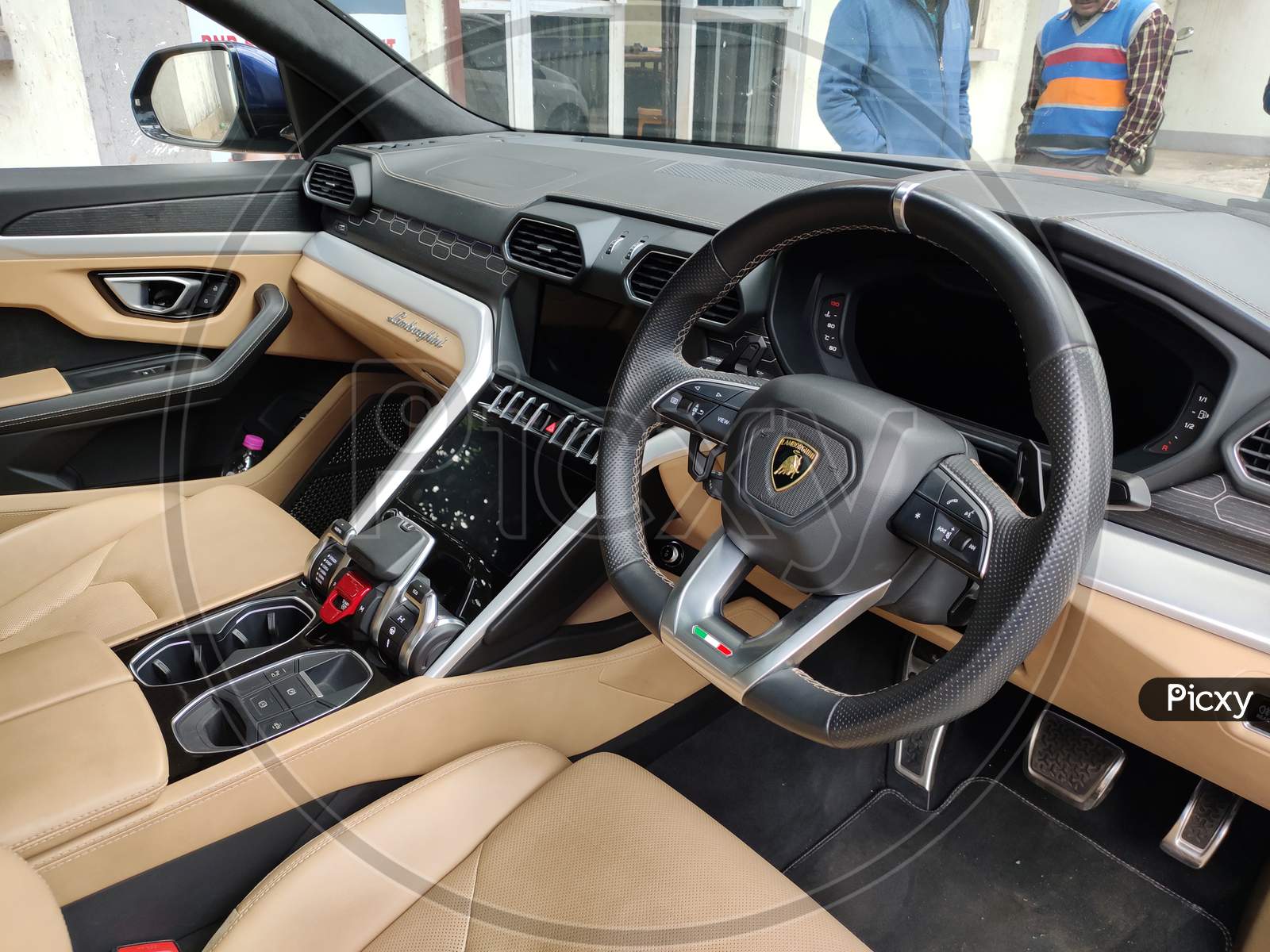 Image of Lamborghini Urus interior-VO782230-Picxy