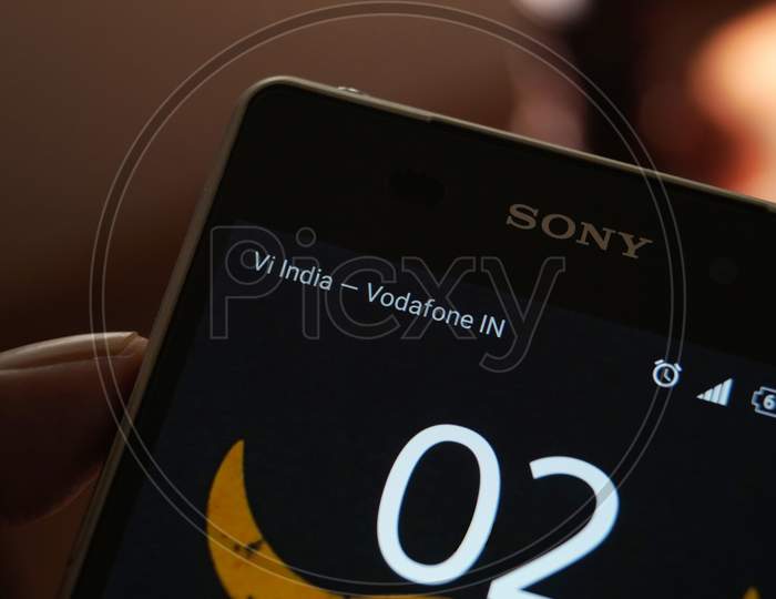 Thrissur, Kerala, India - 11/08/2020: Logo Of Vodafone Idea Merged Telecom Company Vi Cellular Network In A Smartphone.