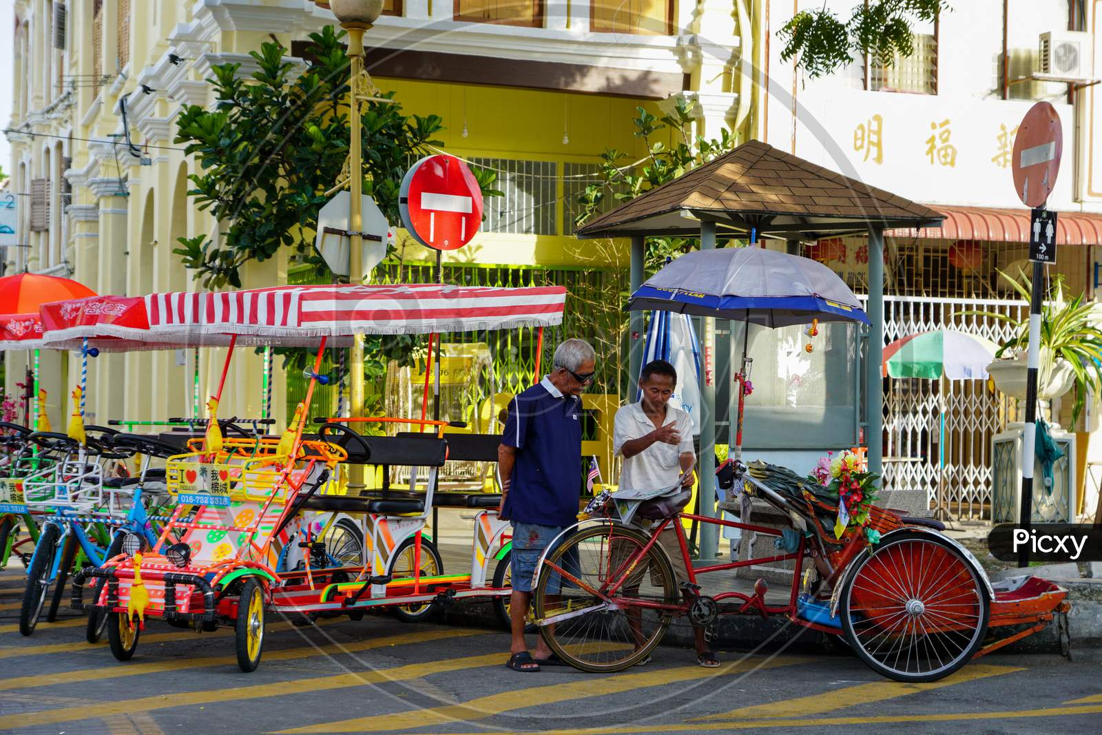 Two Trishaw Driver Read Newspaper At The Street
