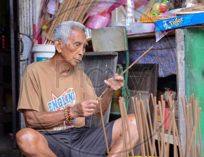 Penang Traditional Joss Stick Maker