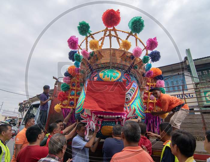 Chinese Devotees Hold The Head Of Ghost King From Truck To Assembly