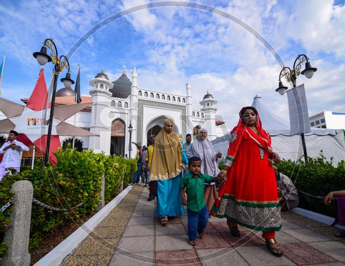 Indian Muslim Family Leave The Mosque After Pray