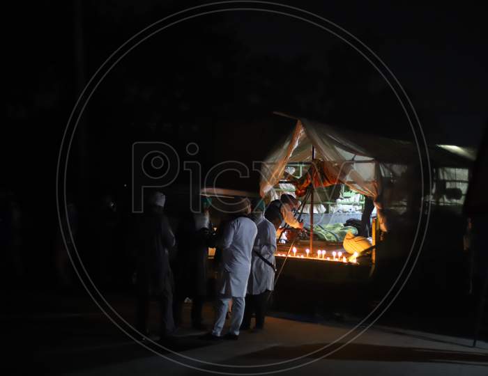 Farmers protesting at New Delhi- Haryana’s Singhu border lighted candles to celebrate Prakash Purb, the birth anniversary of first Sikh master, Guru Nanak Dev.