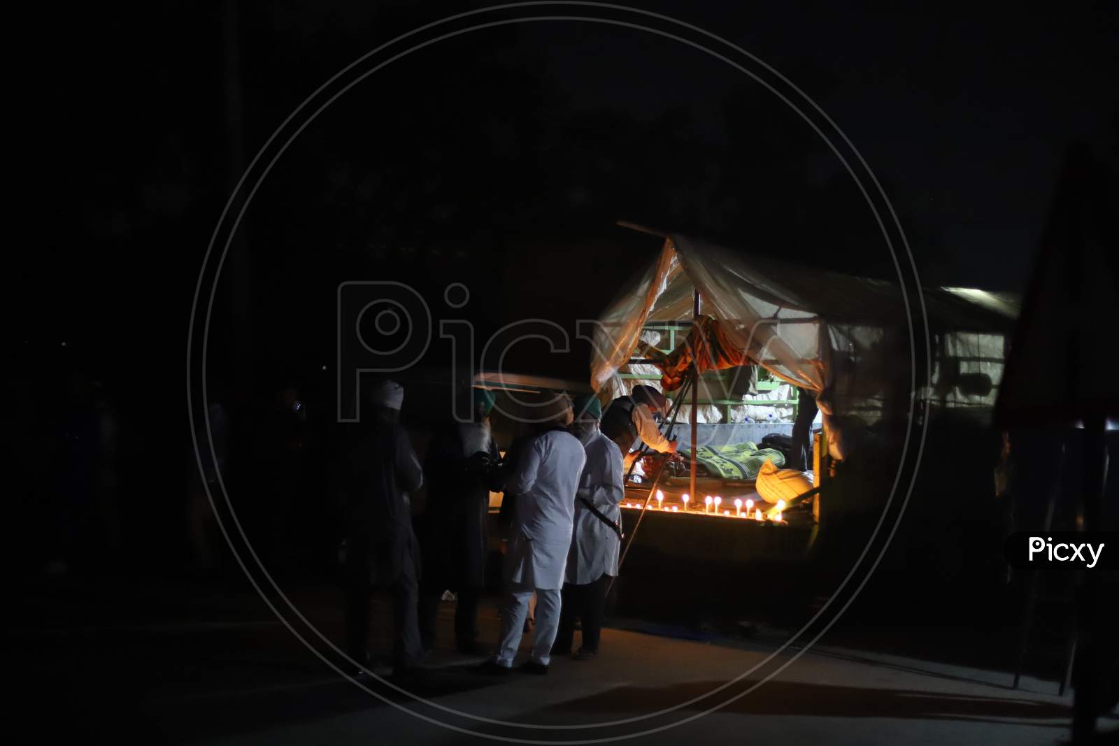 Farmers protesting at New Delhi- Haryana’s Singhu border lighted candles to celebrate Prakash Purb, the birth anniversary of first Sikh master, Guru Nanak Dev.
