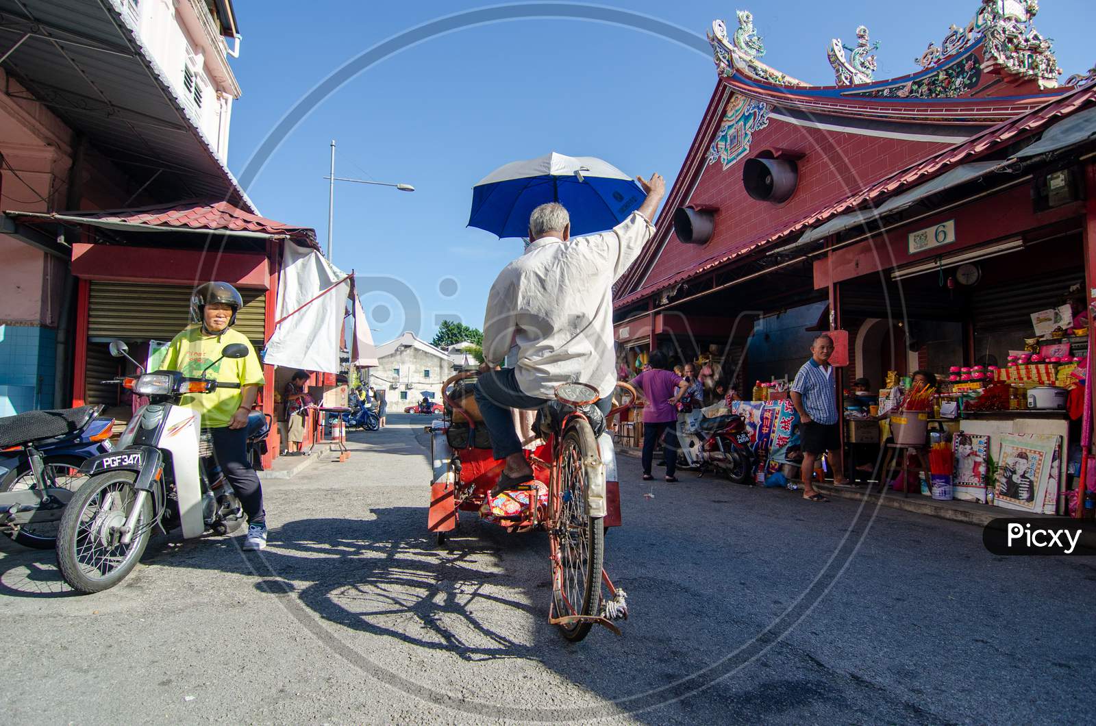 Rickshaw Ride Near The Goddess Of Mercy Temple
