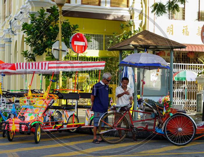 Two Trishaw Driver Read Newspaper At The Street